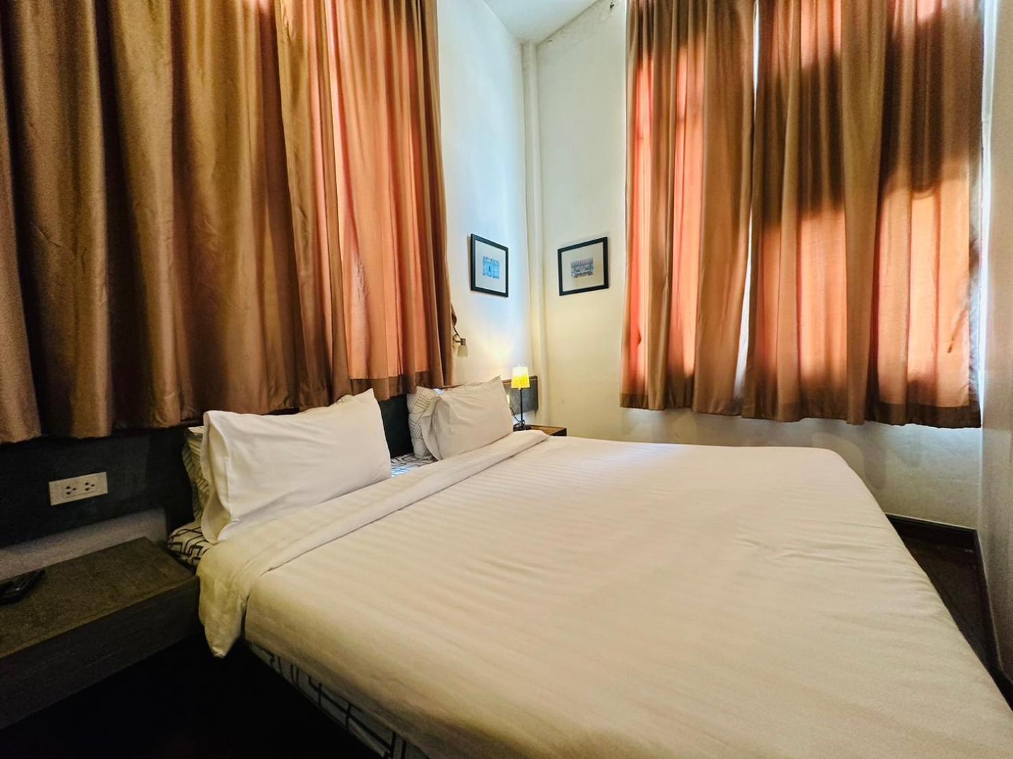 Chetuphon Gate Hotel Банкок Екстериор снимка