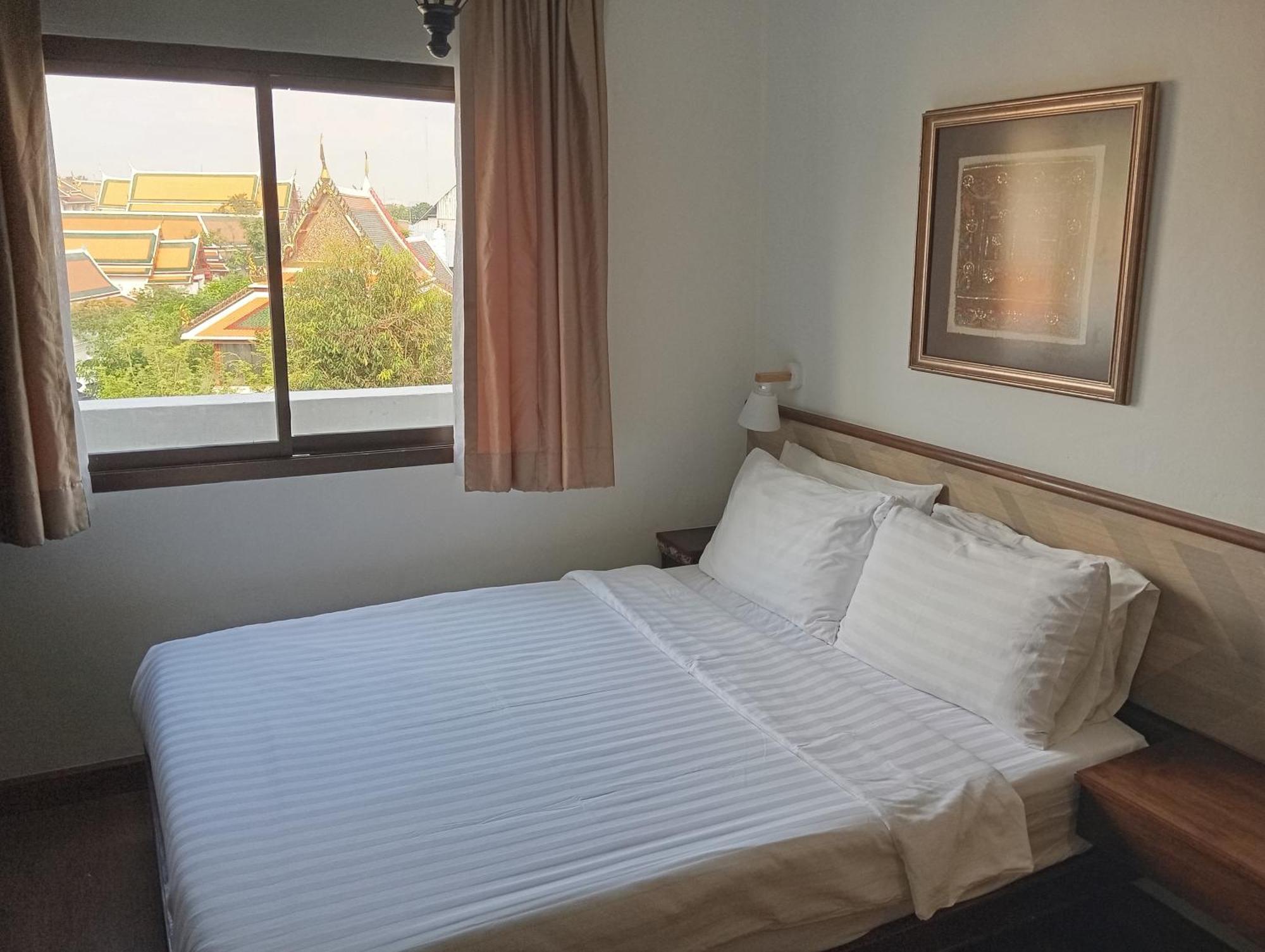 Chetuphon Gate Hotel Банкок Екстериор снимка